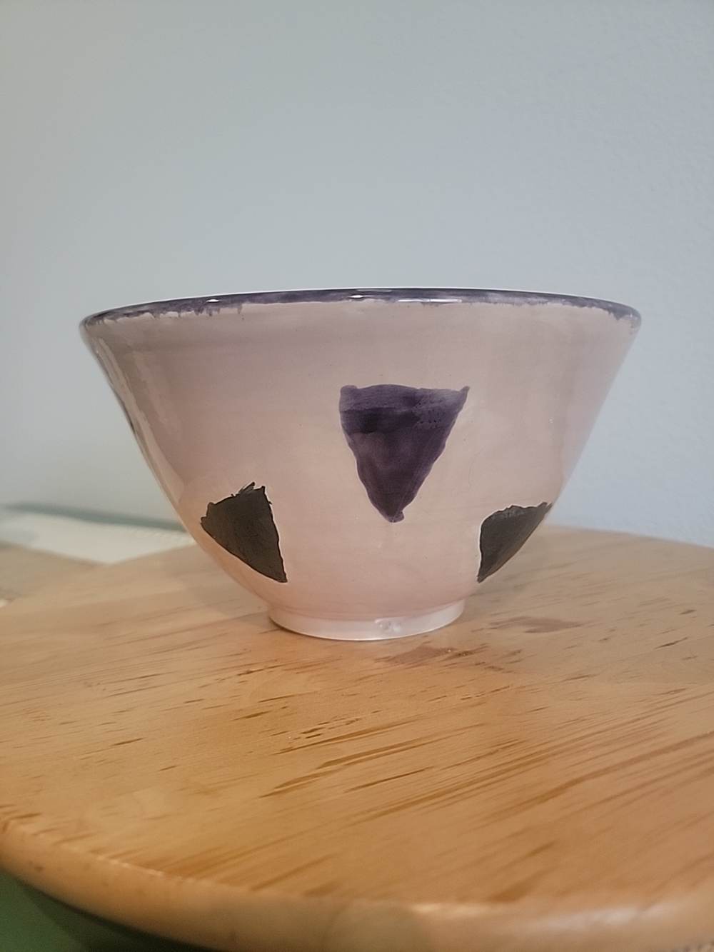 Studio Art Pottery Glazed Decorative Bowl Signed Cream Color w/ Mauve Triangles - Picture 5 of 10